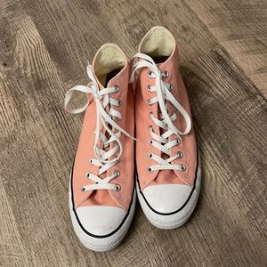 Unisex Converse shoes size 11 (women’s) size 9 (men’s) worn once!!